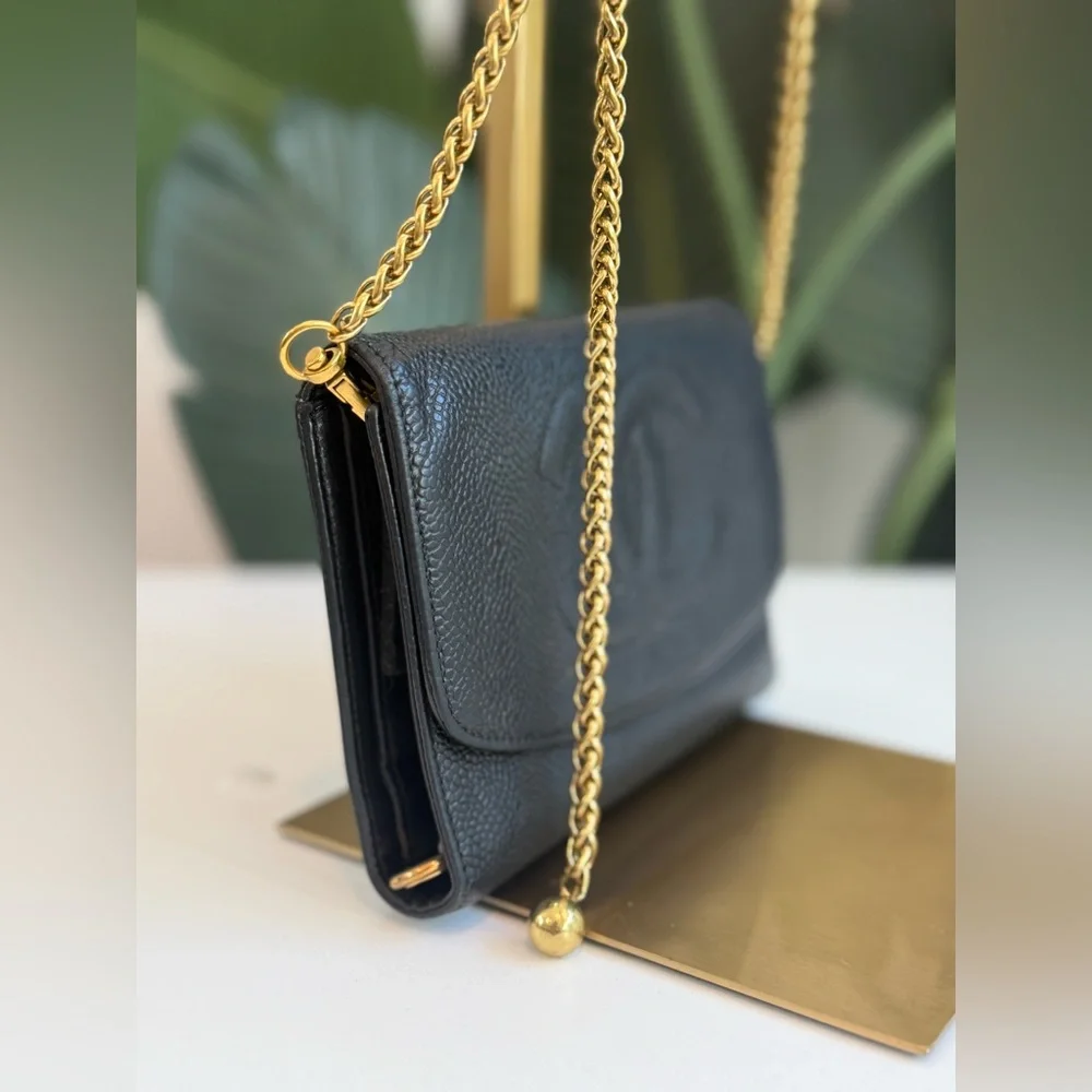 Chanel ‘Classic Flap wallet’ - Picture 4 of 16